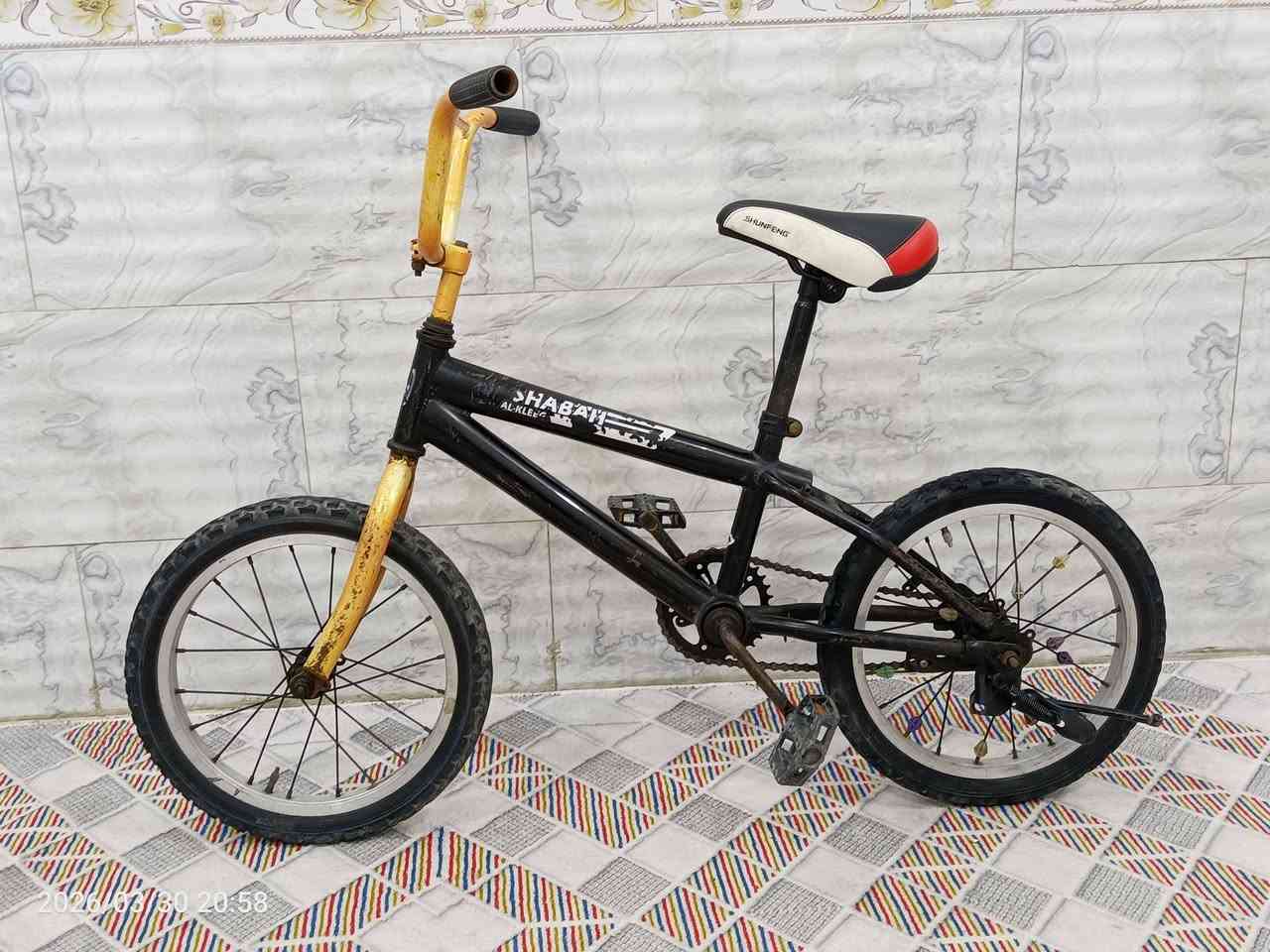 السلام عليكم ورحمة الله وبركاته  للبيع بسكلات أحجام...الاخظر 26بناتي اسود 22 رياضي ستة نمر وحساس لايت شغال.  وردي 22 كلاسيكي  ..أسود 16 بريك بالكفة الكل صناعة ياباني للإستفسار  اتصل ***********
