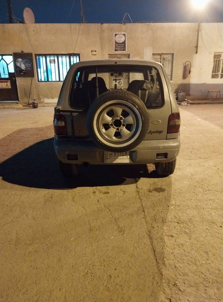 السلام عليكم
سيارة كية سبورتج للبيع 
الموديل / ٩٤
 حالة السسيارة جيدة 
الكير / اوتو 
محرك / ٢٠٠٠ بلادي مكفول 
تخم تاير جديد /  بطارية جديدة 
رقم بغداد / سنوية 27
العنوان بغداد / م/ الصدر
السعر:  ٤٠ وبيها مجال 

  للشراء الاتصال على الرقم ***********
