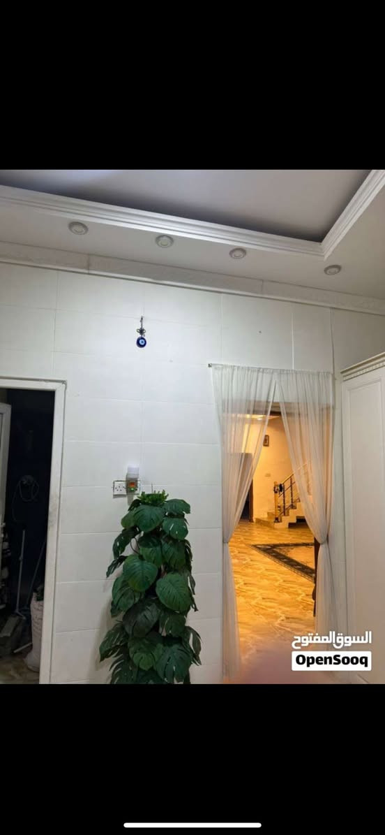 للبيع ياسين خريبط مساحه 240  مالك صرف طابقين 6 غرف وصالتين ودوانيه ومطبخ وصحيات 5 وغرفه بيهه حمام حديقه حلوه وكراج سياره بيت حلو مرتب بل واقع احله موقعه في زون الثالث قرب مشتل النرجس موقعه حلو كلشي قريب علي السعر 470 وبي مجال مكاني بصره ياسين خريبط هاذ رقمي ***********
