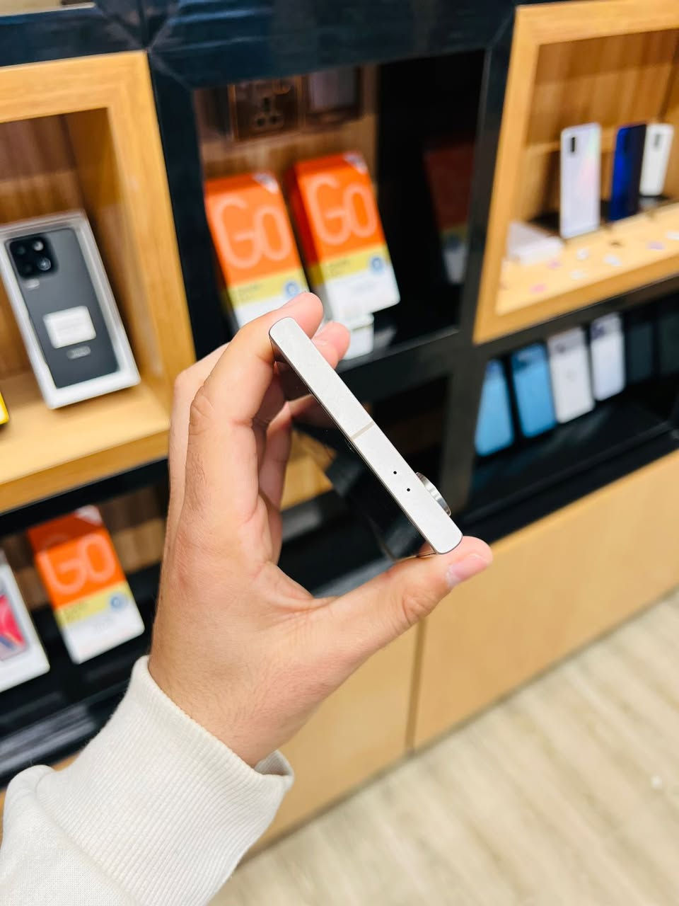 كلكسي S25 الترا يباني 
ذاكرته 256 رام 8
الجهاز كله شغال الجهاز تقليد بس شغال طبيعي 
اتصال وتساب ***********
السم  المكتب تقنيه المستقبل

 عنوانا 🏠 ديالى 🍊 بعقوبة 💡 المفرق 💎 قرب المدخل الرئيسي شارع العريض
