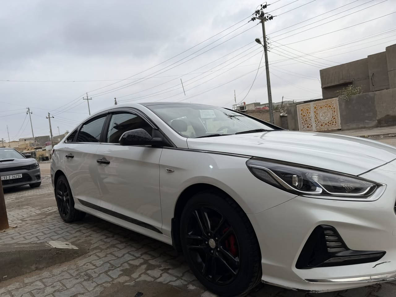 سوناتا ٢٠٢٠ وارد كوري ماشي ٦٧٠٠٠ جديد مال بيت متعوب عليها الكوري يجي صبغ فقط هاي بيها صبغ شبر ع كد ايد بالجاملغ مثل ما موضح بالصوره والباقي مكفول 
محرك دوش ٢٠٠٠
كشنات كهربائية تدفئه تبريد 
حداديتها جديده هو ما طالع بيها 
تخم تايرات جديد
شاشه جديده ستوني شادها كار بلي 
ونشره لد ع طول السياره تحكم بالمبايل  
السياره ع ايدي حتى مامشتغل بيها 
رايدها ١٧٣ وبيها محال قليل والي ماتفيدها لا يكسر بسعرها 
عنواني شط العرب التنومه سنويتها لل ٢٠٢٧
وبأسمي السياره واريد تحويل ثاني يوم 
رقم تلفوني ***********
