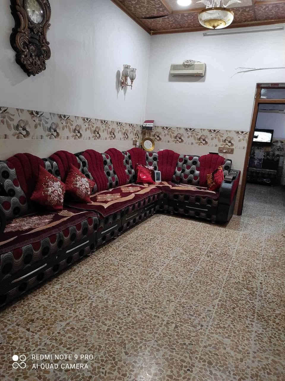 بيت للبيع حي صدام 
بيت للبيع. نهايه حي صدام مدخل لأول طابق ونصف مساحه 100 متر واجها 5 للاستفسار الاتصال على الرقم التالي ***********
