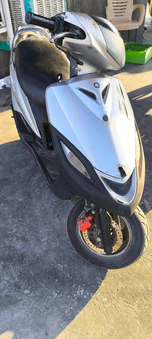 السلام عليكم شباب للبيع ماكس ١٤٠ دراجه بلاديه وكلشي شغال بيها كهربائيات كلها شغاله
شغاله سلف وهندر مكينه تخبل متسمع صوتها
كلجات جدد شلعه ومعدل طياره 🔥 
مكاني بغداد الرضوانية***********بي واتساب
