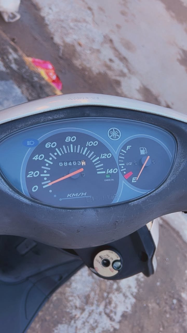 سلام عليكم دراجة ابريز للبيع الون سلفرسرعة 140 دراجة رمبه  صارلها شهر من نازله كلش نضيفة امانت الله برغي واحد ممفتوح. بيها الي يريد يجيب فيتر ويا ويفحص عنواني بغداد حرية شارع 30 حي السلام يم الملعب السعر 1100 وبيها مجال للطيبن الي.يحب يتصل هاذا رقمي ***********. دراجة كلها ختم واحد
