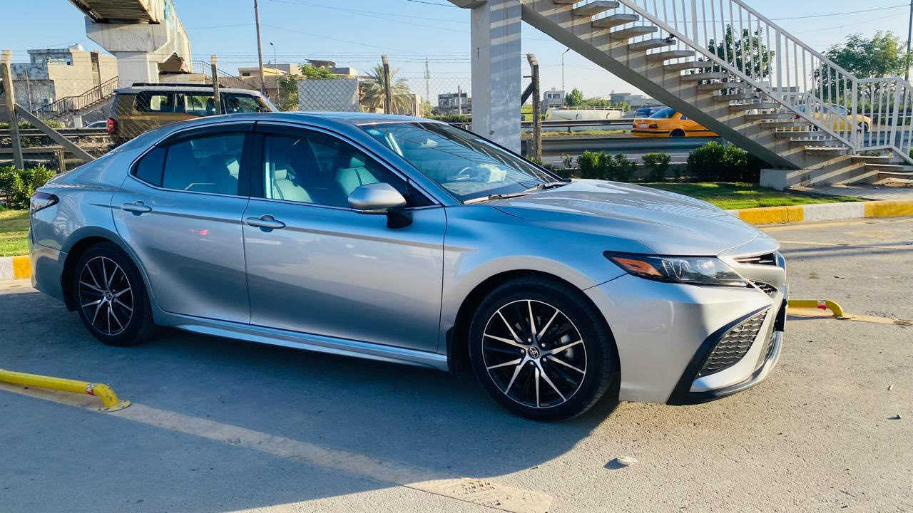 تيوتا كامري موديل (2024)SE بلاس
( المواصفات  )

لون السياره (سلفر)

شاشة كبيرة

نضام car play + AUTO ANDROIOD

نضام خرائط وانترنيت 

نضام ABS

كاميرا دوارة

اوتو هولد 

كشن كهرباء 

منافذ شحن 

شفتات استيرن 

اشاير بالمري الجانبيه 

كشنات جلد 

تحديد مسار

نضام مانع تصادم 

رادار امامي 

لايتات زنون عدسات عالي وناصي 

جي بي اس 

نضام نورمان ايكو وسبورت 

نضام مانع انزلاق   

محرك 2500 هايبرد  مكفول هو والكير

(ملاحظة) ضرر السياره تبديل  جنطه وبارد باب امامي 

السعر 210$ وبيها مجال للشراي يتصل ويدلل

*********** مكاني بغداد
