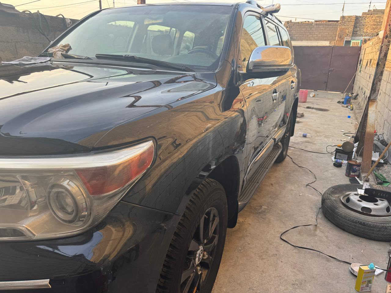 السلام عليكم للبيع لاندكروز موديل 2012 رقم بغداد انكليزي تحويل مباشر سيارة على وضع الشركة مكفولة من مكينة وكير تخم تاير صدر جديد السيارة مكفولة من الحادث والضربة والكص بيها صبغ مثل ما موضح بالسونار 
السعر 285 بي مجال العنوان البلديات 
0772 478 4478
