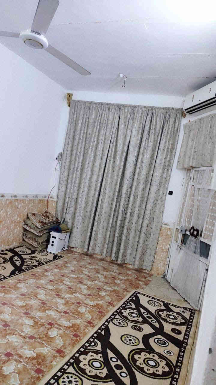 بيت مساحه ميه متر البيع قاط واحد في حي انداه المربع الخير قرب ساحه سعره 65 شراي يتصل ***********
