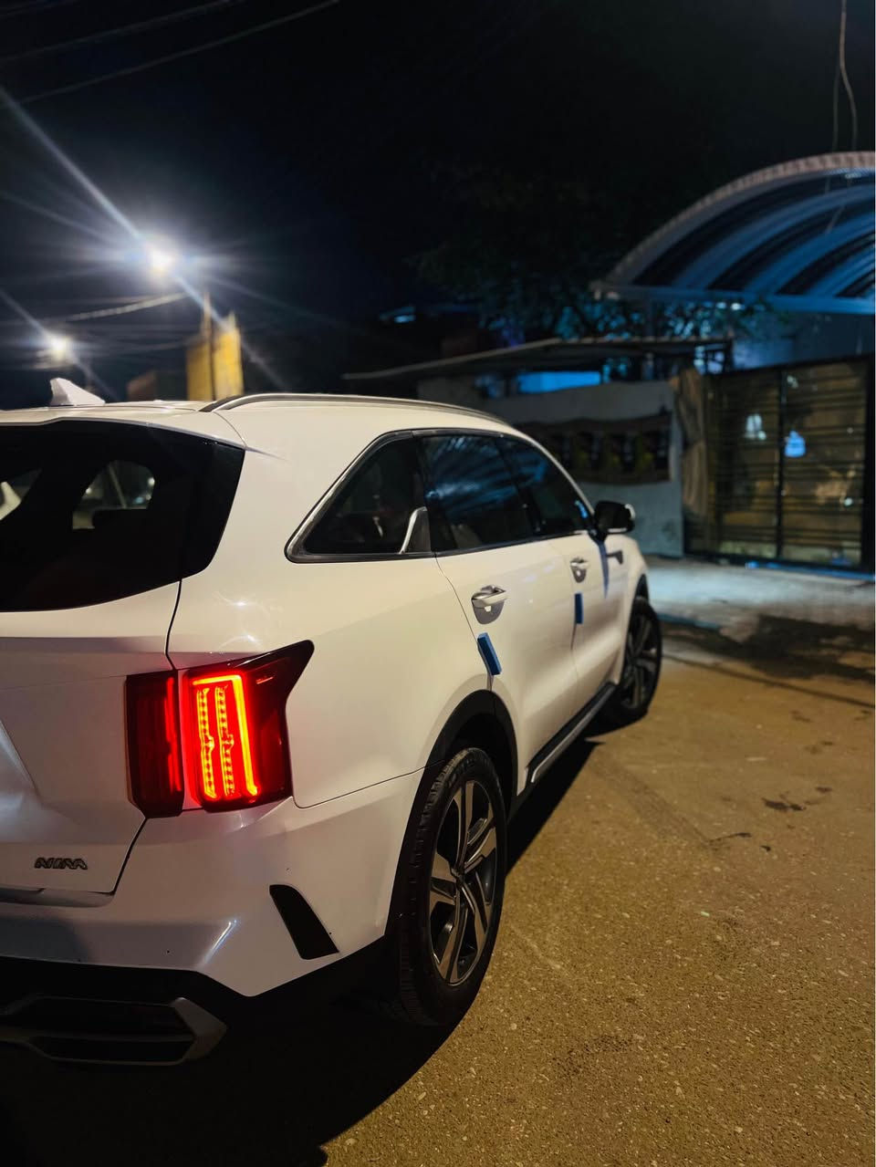 السلام عليكم 
كيا سورنتو 2023 خليجي 6 سلندر 
بصمه تشغيل 
بصمه ابواب 
تشغيل عن بعد 
جنطه كهرباء 
كشن كهرباء 
ماشيه 85 
بيهه كارت بنص البابين السايق والوراه 
وبيهه اصبعين كارت بالجاملع الخلفي 
السعر 285 وبي مجال 
البصره المعقل 
*********** البصرة, العراق
