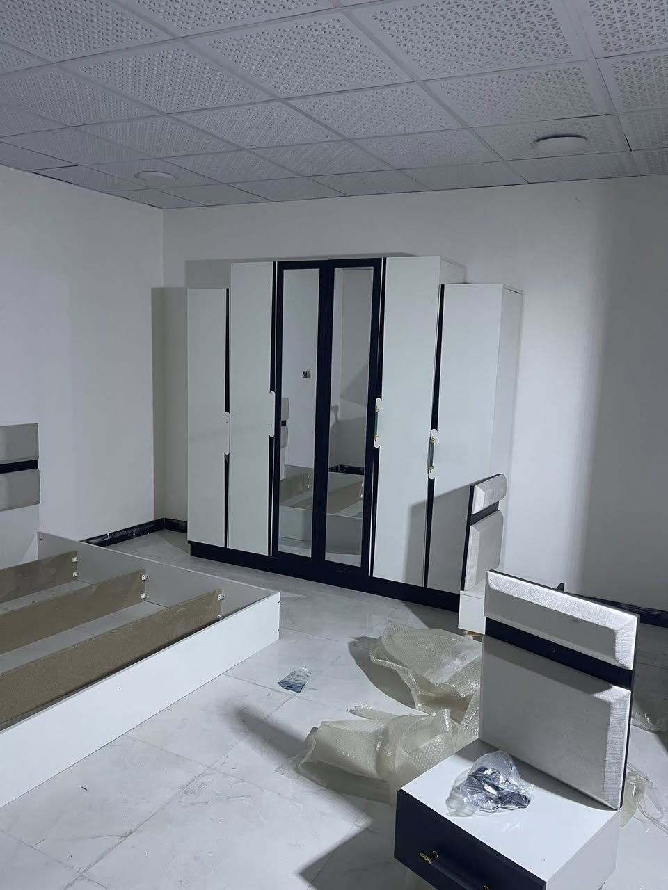 السلام عليكم بيت للبيع في الجزيره شارع الفيروزية السعر ٦٠ وبي مجال قليل الاتصال ***********
