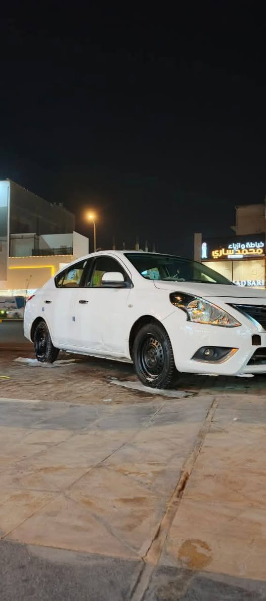 سلام عليكم نيسان سني مديل 2020 سياره جاهزه اي نقص مابيه ترايك للسعوديه بيه حالوب خفيف كلش مايبين وبيه ضربه يم قبق البانزين باردات خفيفه المهم سياره اكفل كص ونقل وعيب شرعي وصبغ عام ودواخل كله سليمه مال بيت مامتعوبه شاشه وكامره تحكم ستيرن 85بيه مجال مكان بصره كرمه ***********
