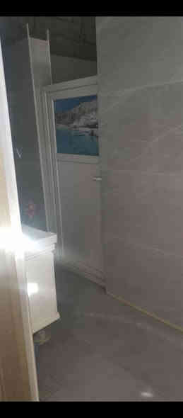 جاهزين لتطبيك السيراميك والألواح والبورسلين والكاشي ارضيات جدران بايات درج بأدارة الأسطه حيدر علي الحمداني 
***********
*********** حيدر علي الحمداني 
*********** علي الشمري
