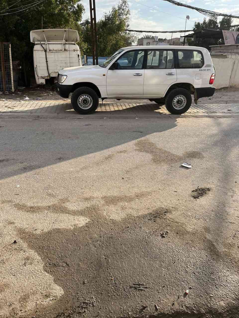 السلام عليكم
مونيكه موديل 2004  مال مزاد 
سياره  فول سلك كير عادي مكفوله من الضربه صبغ فقط
مكينه 
كير 
حداديه 
اكسن امامي موجود نقص شفتات امامي 
تخم تاير 
ويل 16 
تبريد 
ماشيه 150
معامله +قرص موجود 
وكاله 
السعر 115 بيه مجال 
مراوس حسب القناعه 
رقم الهاتف  ***********
