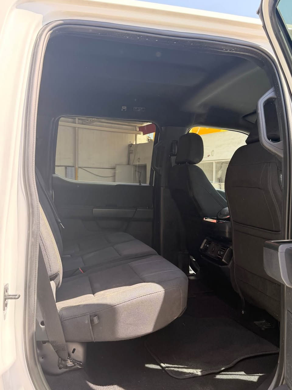 f150    شكل جديد 
2025 محرك  :-  2.700 
ماشي 4 الف 
باب طويل بدي قصير 
دفع رباعي ( دبل اكسل ) 
المواصفات 
شاشه جبيره 
كيج الكتروني 
٥ كامرات محيطيه 
حساس امامي خلفي 
نقطه العمياء 
لايت زينون 
بك لايت لد 
حادث  بدون صبغ 
باب و بودى تبديل نفس لون  
السعر 31000 $ وبي مجال بسيط 
العنوان اربيل شارع ١٠٠ 
*********** أربيل, العراق
