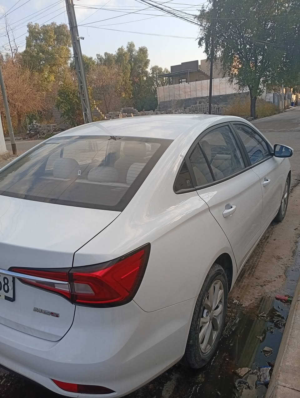 Mg5 2024
ماشية 21000 
السنوية 2030
بي بطاقة بنزين 
ضررها شبرين و نص باب السائق مثل ما موضح بالصورة ... السيارة مال بيت جاهز و مابي اي نقص 
السعر 103 بي مجال بسيط 
***********
