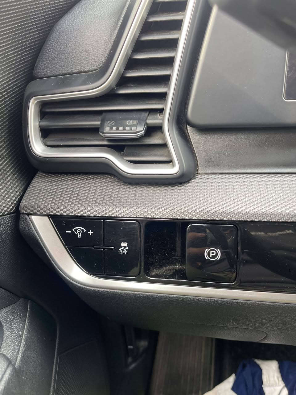 السلام عليكم جميعا
السيارة ليبل واحد بالشرط
🌹🚗 كيا سبورتاج LX موديل 2023 وارد أمريكي

محرك 2500 Smartstream GDI+ MPI (المرغوب) يشتغل بنزين عادي

الدفع: 4×4

الحالة: اخت الكلين / Clean Title

السيارة بإسمي – تحويل مباشر – رقم بغداد

🛠 الحادث:

تعديل بارد وخفيف فقط

بالجاملغ الأمامي الأيسر + الباب الخلفي الأيسر

بدووون إيرباك نهائياً

مكفولة من الصبغ 

السيارة كلها ليبل واحد

ما متبدل بيها ولا برغي وضع شركة جدا ناعمة

📊 الممشى:

دخلت العراق هاي السنة ماشية 34 ألف ميل

حالياً ماشية 43 ألف ميل فقط

✨ المواصفات:

تبريد قطعتين 

كشنات تدفئة

رادار مانع تصادم

قيادة ذاتية + محافظة على المسار

حساسات

مانع انحدار

4 وضعيات قيادة

قفل اكسل

سايد بريك بصمة

زينون

بك لايت LED

شاشة + كاميرا خلفية

وكل المواصفات المعروفة لفئة LX

📷 صور الحادث من المزاد:

https://bid.cars/en/lot/1-54011494/2023-KIA-Sportage-KNDPUCAF6P7146993

💰 السعر: 20,700$

➡️ بي مجال بسيط للجاد فقط

📍 المكان: بغداد – حي الجهاد

📞 للاستفسار: ***********

📲 موجود واتساب
