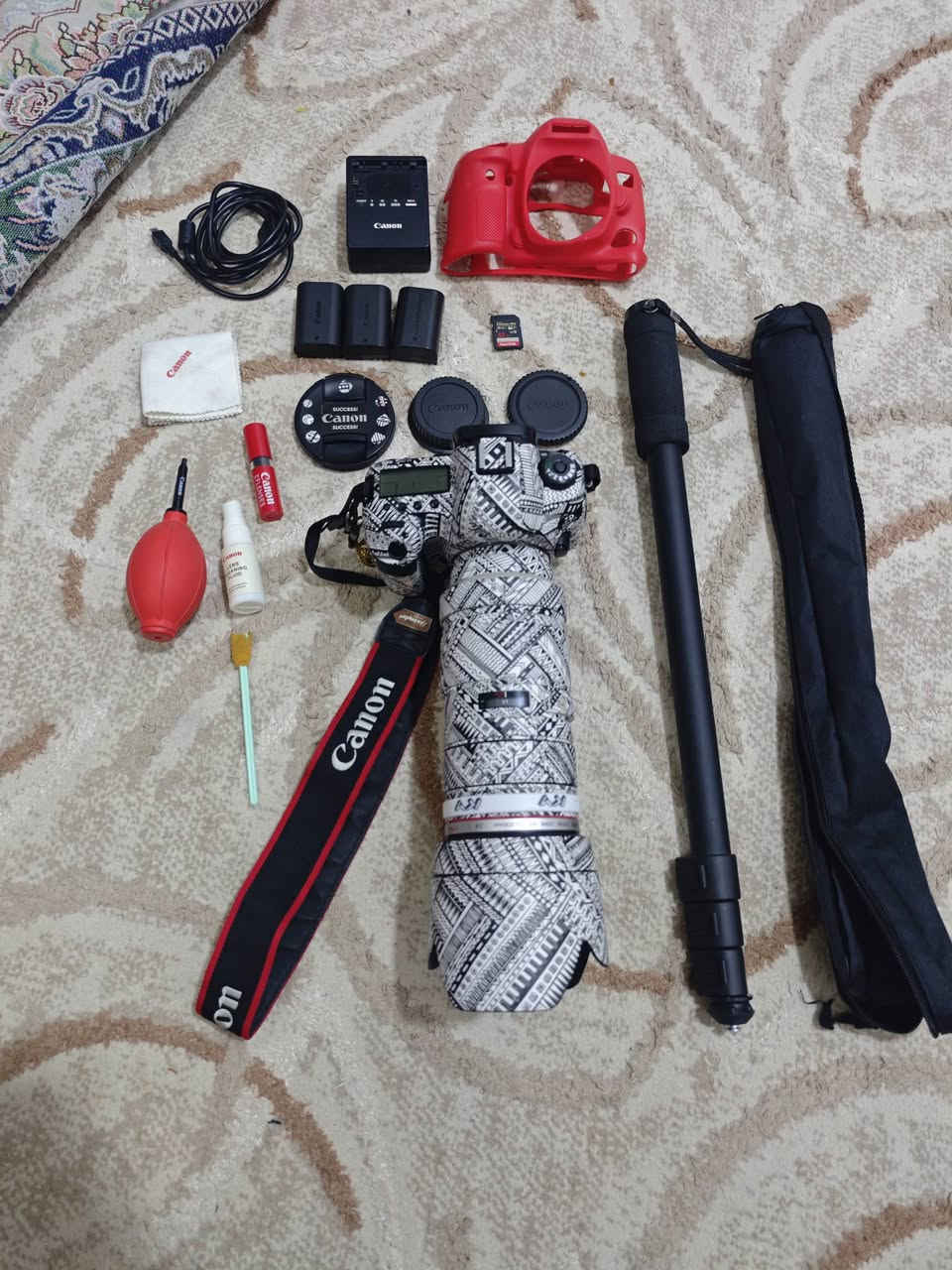 السلام عليكم 
كانون 5D MarkIV
زوم 70/200 فتحه 2.8
النضافه 95%
جميع الملحقات كامله
ستان احادي
جنطه كبيره
بطاريات 3
رام ساندسك 32
كفر حمايه كامره احمر
عدة تنضيف كامله
كيبل نقل صور
السعر 1800
***********
