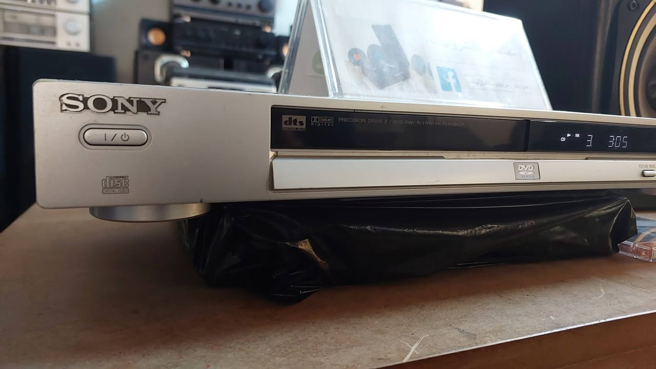 السلام عليكم.. عرض #2026006
مشغل SONY NS-330
DVD/CD AUDIO/MP3/VCD
حجم لارج(عرض 43CM) لون سلفر
انواع المخارج والتفاصيل مصورة بالمنشور .
السعر 32 الف دينار ..
 مكاني سليمانية... يوجد توصيل كافة المحافظات.
Mustafa Electronics 
Audio , Video & Electronics
Whatsapp: ***********
