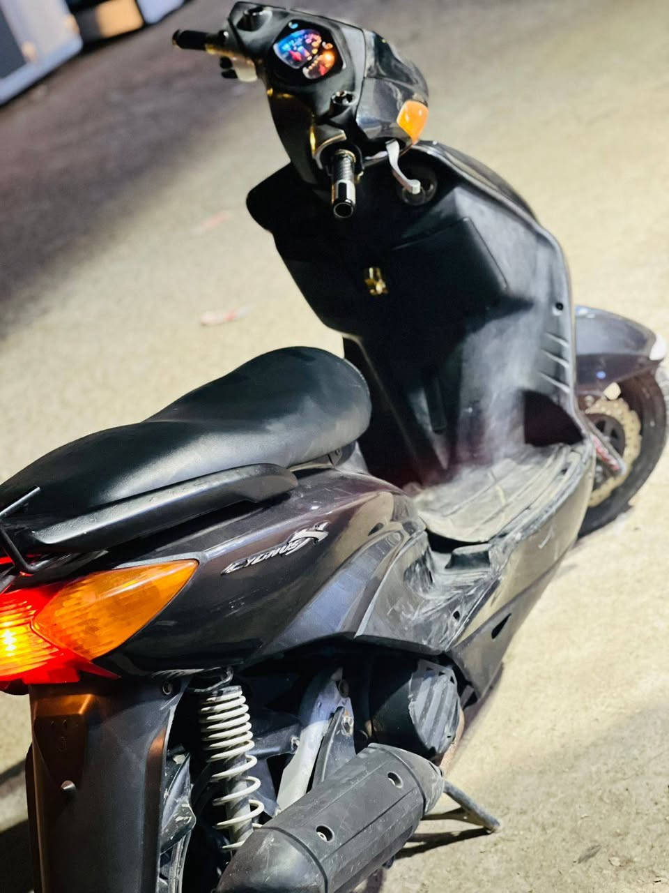 السلام عليكم للبيع دراجة سكنس نثية دراجة مال رمبة كهربائيات كلهة شغالة بيها ستان حساس كفرات مكينة بلاد كلها سعر 650بيهة مجال  مكان ديالى بعقوبة رقم هاتف *********** مو شراي لا يعامل
