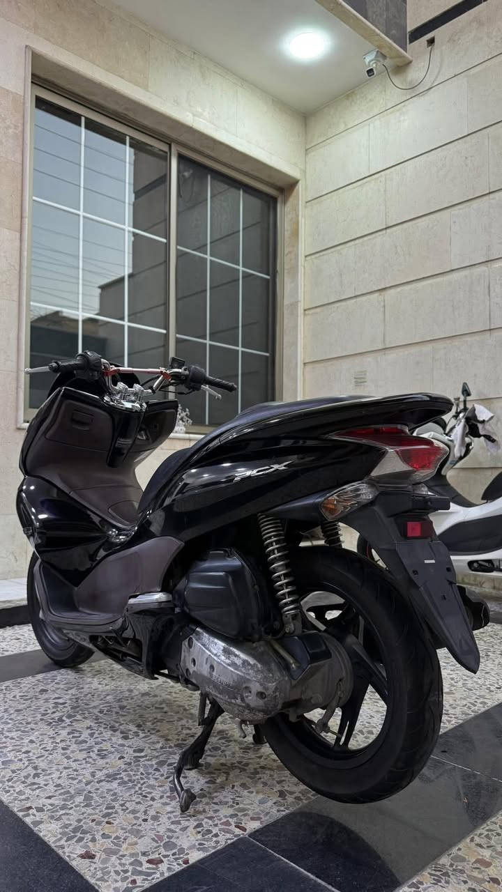 السلام عليكم للبيع دراجه pcxجيل الاول ***********
