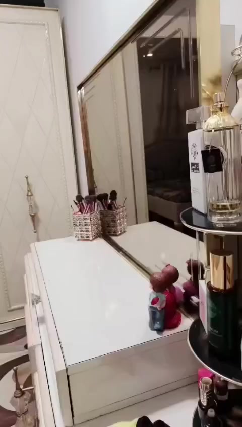 غرفه نضيفه السعر 700وبيه مجال 
***********
