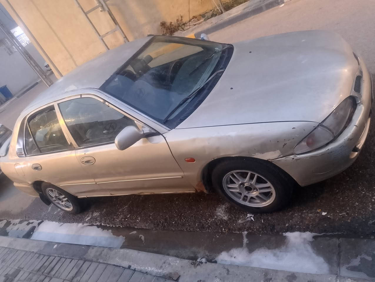 السلام عليكم بروتون مديل2001رقم قادسيه حرف راء  سنويع كارتونيه مكان سياره بصره راعيه موجودابوالوكاله هم موجود سعره 20 وعلى غرامه 180 مراوس عادي رقم موبايل ***********
