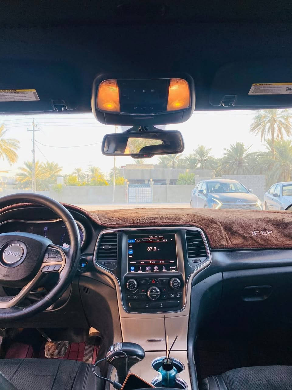 السلام عليكم اقره التفاصيل  رحمه ع والديك واتصل 
جيب موديل 15 اصل فول مواصفات )  عدا الجكات
* شفتات ستيرن ( بيع فقط بيع فقط ) سعرها نهائي قفل)
* تشغيل عن بعد  
* جنطه كهرباء 
* منضومه زنون 
* فتحه سقف 
 تحويل مباشر سعرها 157ورقه قفل
السياره بيها ٤ قطع وحده فتح بدون تبديل حادثه جاملغ امامي 
يوجد دعديل بالشاصي الايمن كلش بسيط مكاني بابل كير مكينه حداديه تخم تاير كله جاهز وجديد منضومه زنون 
***********
