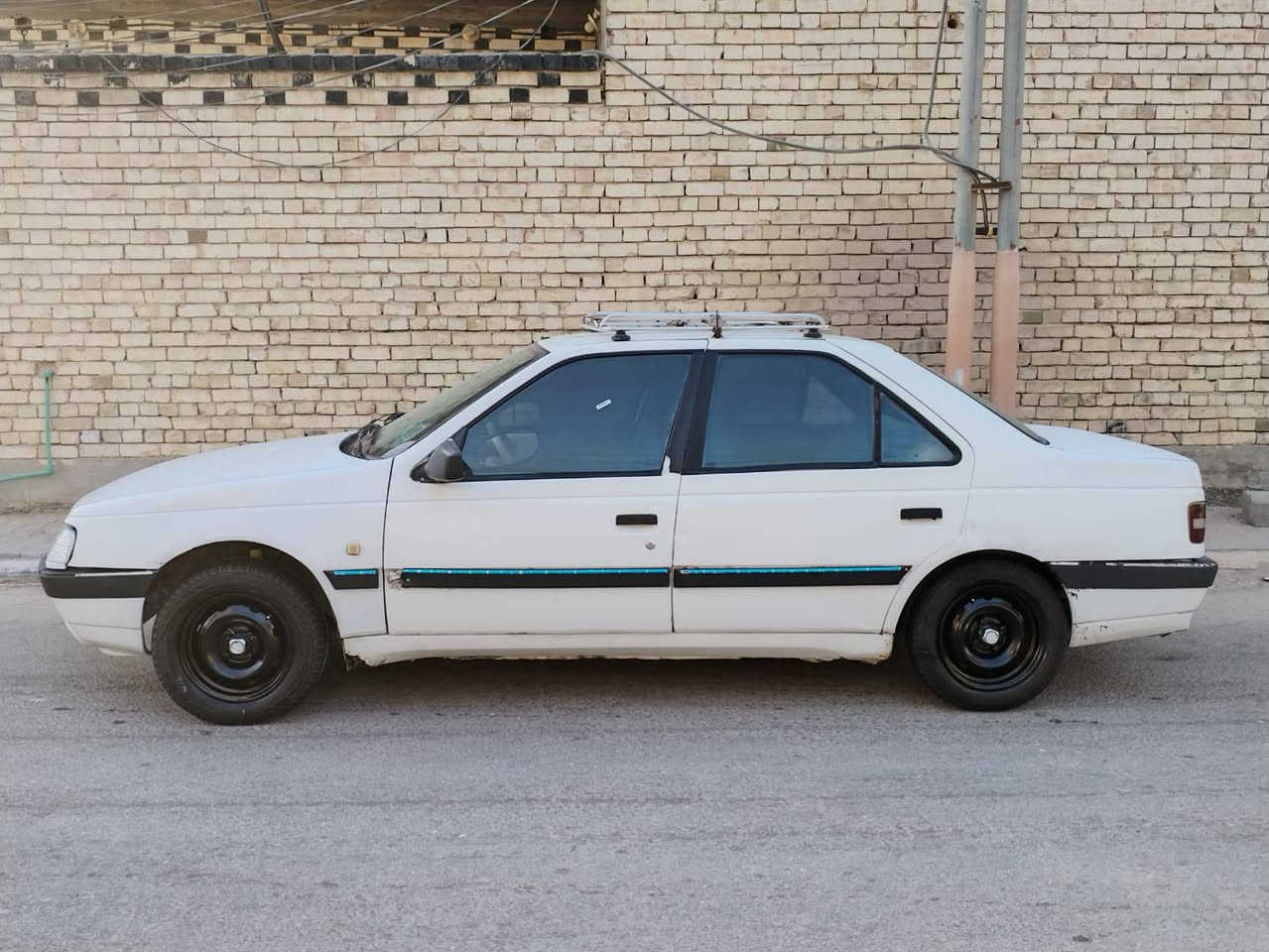 سلام عليكم بيجو 405 موديل 2009 رقم واسط تحويل ثاني يوم مكينه كير حداديه جديد تخم تاير وباتر جديد تبريد ثلج ❄ بيها ضربه جنطه                                                                            السعر 28 وبيها مجال                                                        اتصال *********** مكاني نجف
