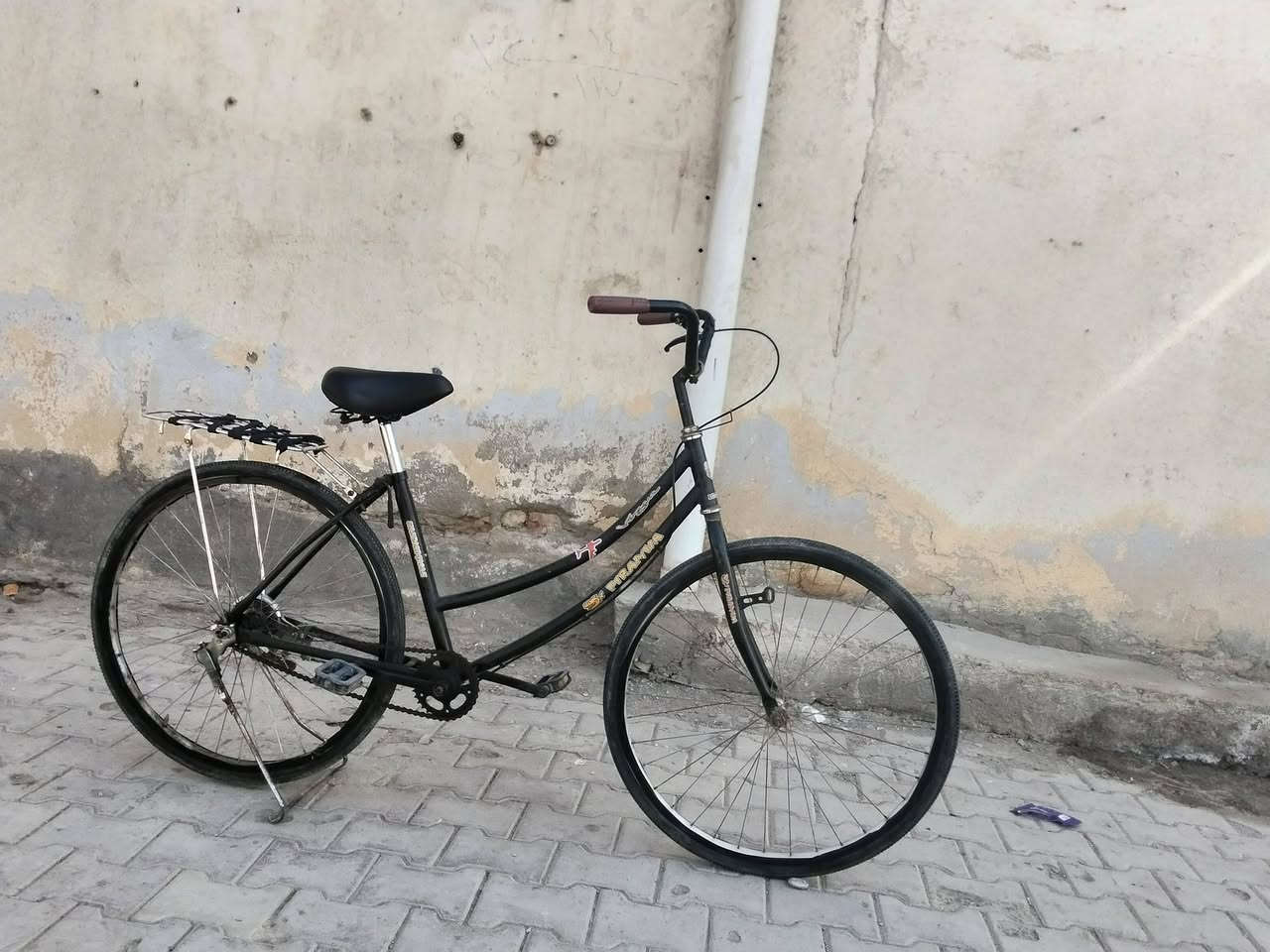 بيسكل للبيع نضيف السعر 70وبي للطيبين الرقم ***********
