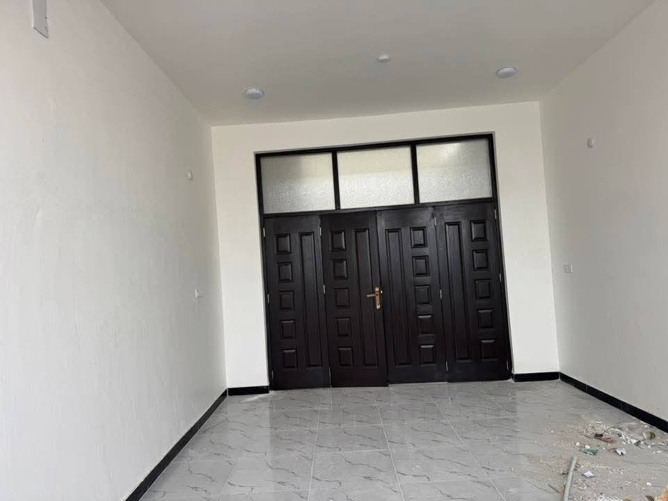 بيت طابقين حديث للإيجار غير مسكون سابقا  
٣ غرف نوم 

صالة 

هول

مطبخ  

مجمع صحيات
البكرلي 
 قرب مركز صحي البوحمير 

منطقة تتوفر فيها كافة الخدمات 

كهرباء وماء وتبليط  

السعر ٤٥٠ الف 

وتساب فقط
 *********** حلة, بابل
