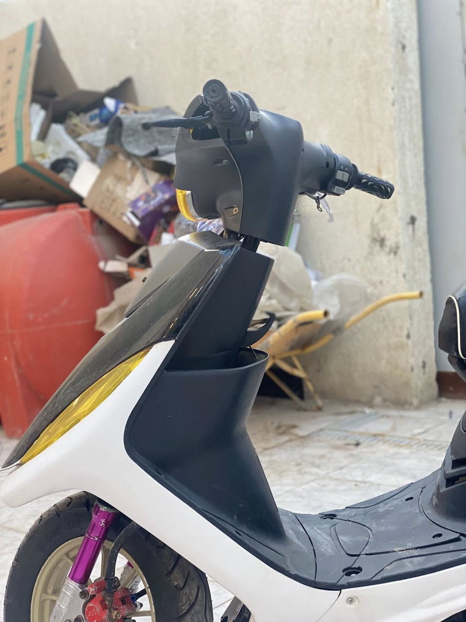 سلام عليكم
شباب دراجه ماكس عداله نضيفه 

كهربائيات كلها شغاله 

ويلات تزويد 

دبل خلفي امامي تزويد

كزوز csرياضي 

يدات برية وسكليتر تزويد 

سبايدر كاربون فايبر 

مكينه مبوشه 49 مفتوحه مره وحده 

دراجه خير منالله 

(سعر 700 وبيها مجال 

 مكاني البصره الجزيره اليوبه  )

***********
