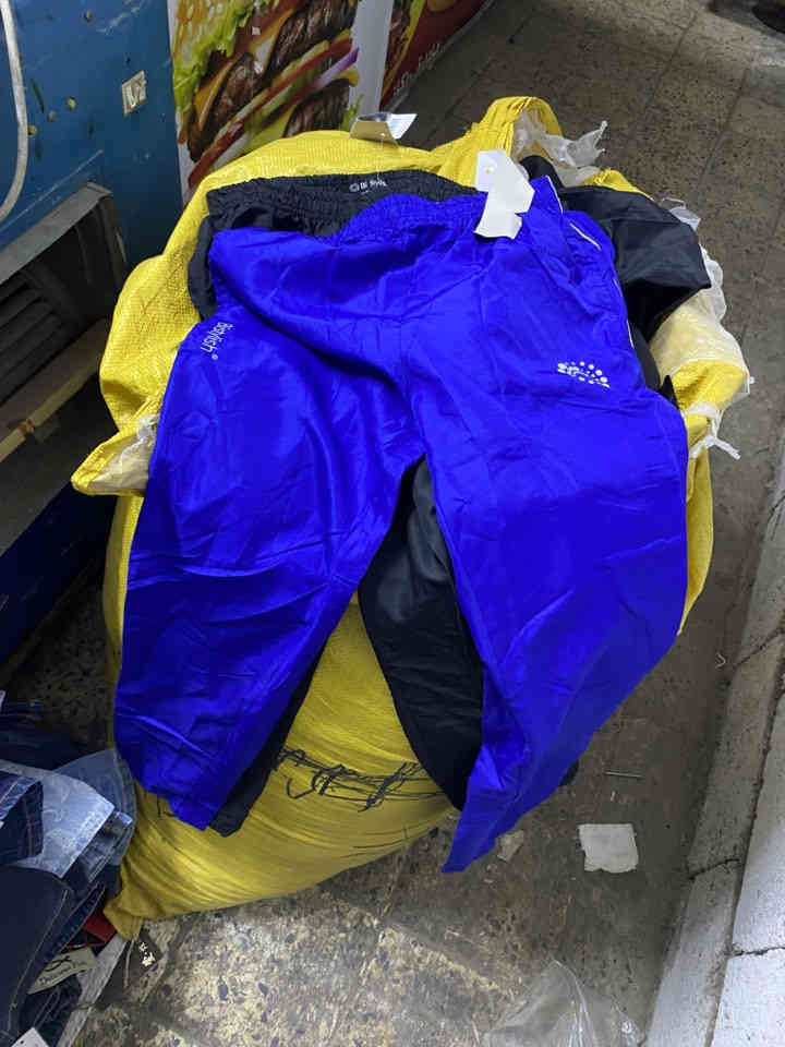 سلام عليكم شروت بناطير وبجايم الوان القطعه ب الف دينار  
كلو جديد مفتوح عدهم كلهم واخذ قياسات والوان مشكله  
***********  / *********** 
او مرسلة موقع  موصل ايسر الكرامة
