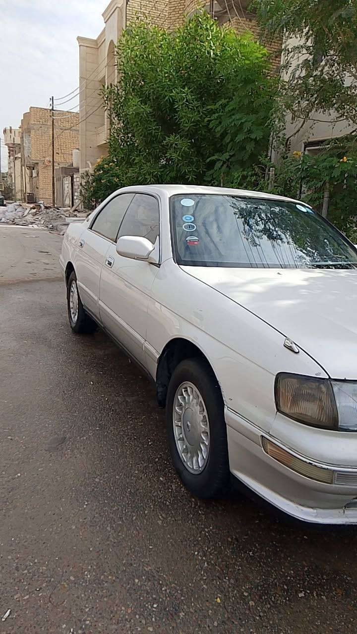 السلام عليكم تيوتا كراون طبه منفصل سياره حلوه و جديده مال جناي مكفوله من صبغ وضربه بيه ملاحضات بسيطه كلش الاستفسار ***********
