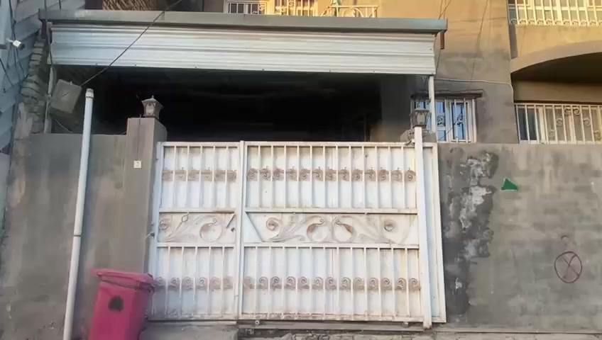 بيت طابو صرف / العروبه الاولى قرب مجسر ابو الفضل
المساحه 150م البيت طابقين 
الواجهيه  10 
النزال 15
الطابق الأرضي 
غرفة خطار +صاله +مطبخ + مجموعه صحيه عدد ٢
الطابق الثاني 
غرفتين نوم وصاله 
إحدى الغرف بيه حمام .
للاستفسار الاتصال على الرقم ***********
