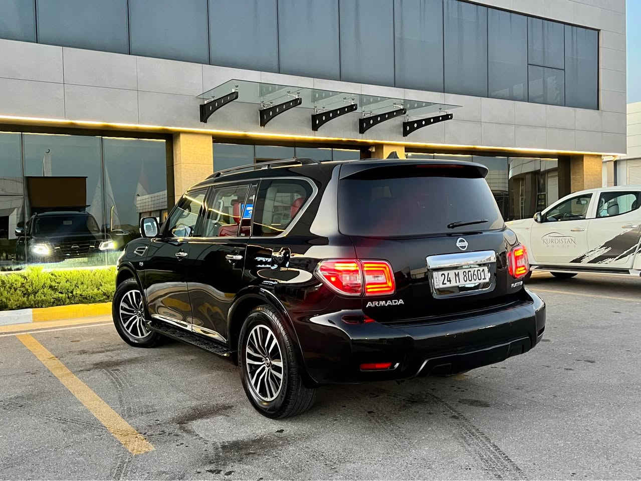 بسم الله الرحمن الرحيم 
NISSAN ARMADA 2017 PLATINUM 
نيسان ارمادا بلاتنيوم فول مواصفات 2017 

🛑محرك 8 سلندر 5600 
🛑 61 الف 
🛑مكان سليمانية 

ملاحظة : سيارة بيها فقط ربع البونيد صبغ بدون دواخل بشرط 
🛑 :- {فتحة - رادار - 5 كامرات - فور ويل 4x4 - كشنات تدفئة و تبريد وخزن ميموري - سكان كهرباء و تدفئة - كشنات خلفية كهرباء و تدفئة - بصمة وتشغيل عن بعد - صندوق جك (كهرباء) - لايتات متحرك مع فرة السكان - شاشات خلفية - دواخل نسمو } بعد كلش هواية مواصفات 
🛑ملاحظة : سيارة جاهزة بشرط بدون اي نقص تخم تايرات جديد عليها 

سعرها : 247 ورقة 💵 

سيارة باسمي تحويل وكالة حاظر

للاستفسار ***********  📱 السليمانية, العراق
