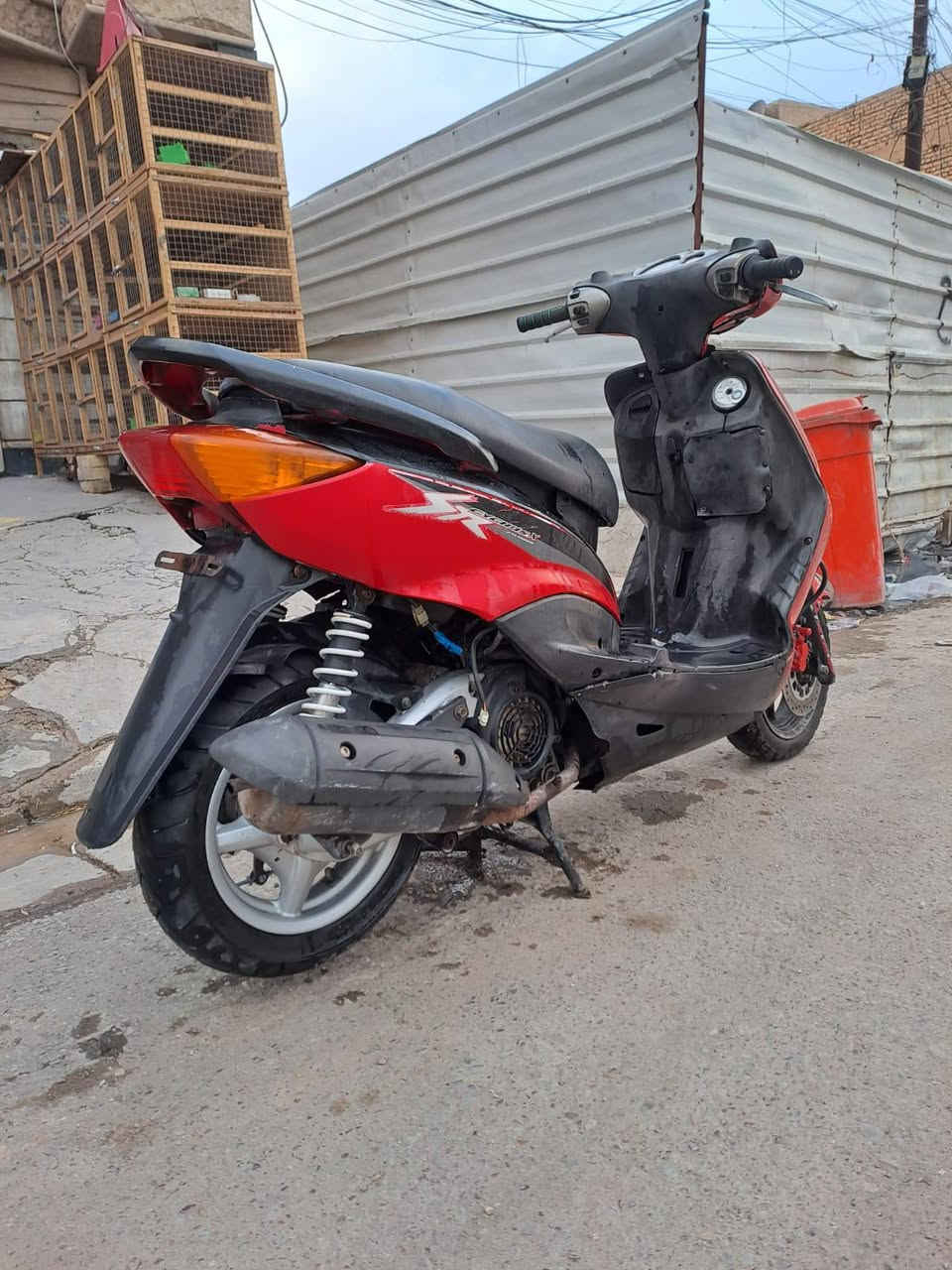 السلام عليكم دراجه سكنس نثيه اللبيع
الدراجه خير من الله مكينه مجفته جديد لا تنقيص ولا تبخير خير من الله السعر 450وبيه مجال حك الجيه العنوان البلديات المعسكر قرب صورت لامام علي 
رقم الهاتف ***********بي بس وتساب رقم مقفول
