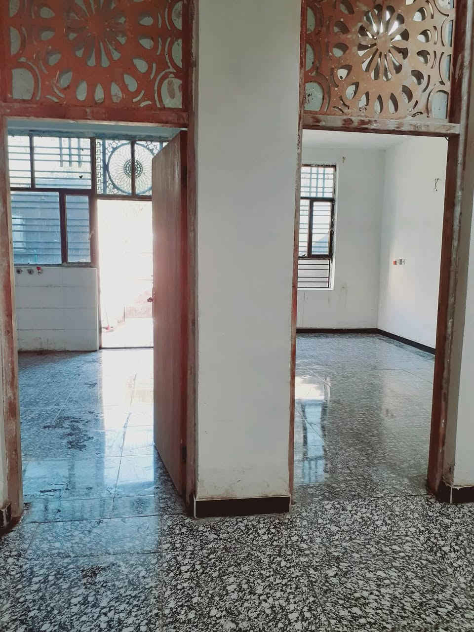 بيت للايجـار بحي العسكري بال21 بناء جديد مامسكون متكون من غرفـه وهول واستقبال وصحيات داخليه وخارجيه ومطبخ مساحته البيت 130 گلش نظيف
للاستفسار 
اتصال ع الرقم( *********** )
