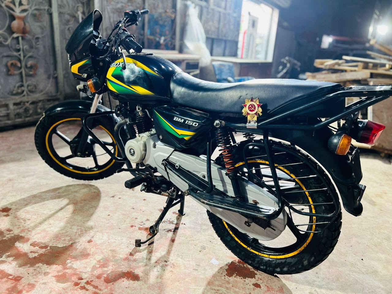 يالله سلام عليكم بوكسر كلاسيكي موديل 2022 كفاله عامه دراجه خير من الله اوراق اصولي وراعيهه موجود السعر 1200 مكاني بغداد الرشاد شارع التانكي ***********
