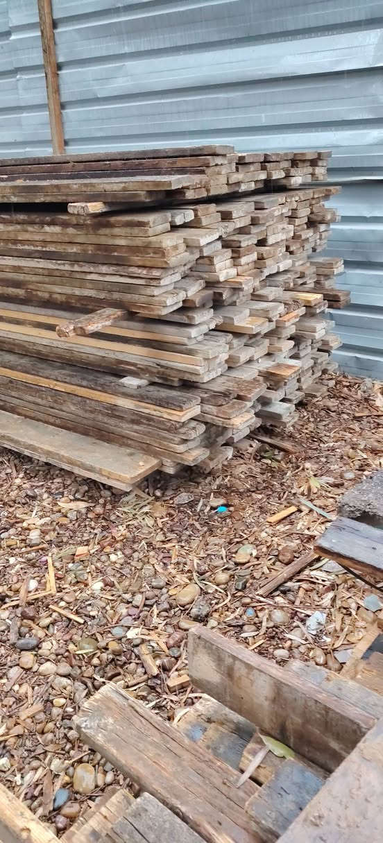 السلام عليكم خشب للبيع لوح وسير ومقاصير بغداد ***********. ***********
