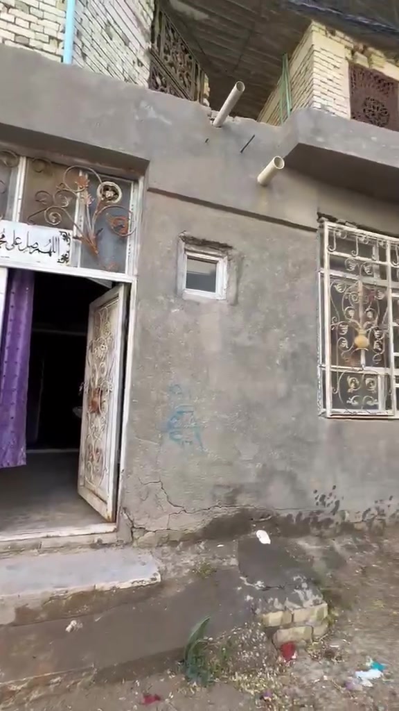 السلام عليكم بيت للبيع المساحه 100متر طابقين الطابق الثاني مشتمل كامل هيكل المكان# ملحق حي الزيتون قريب ع الامام 
للاستفسار، ***********
