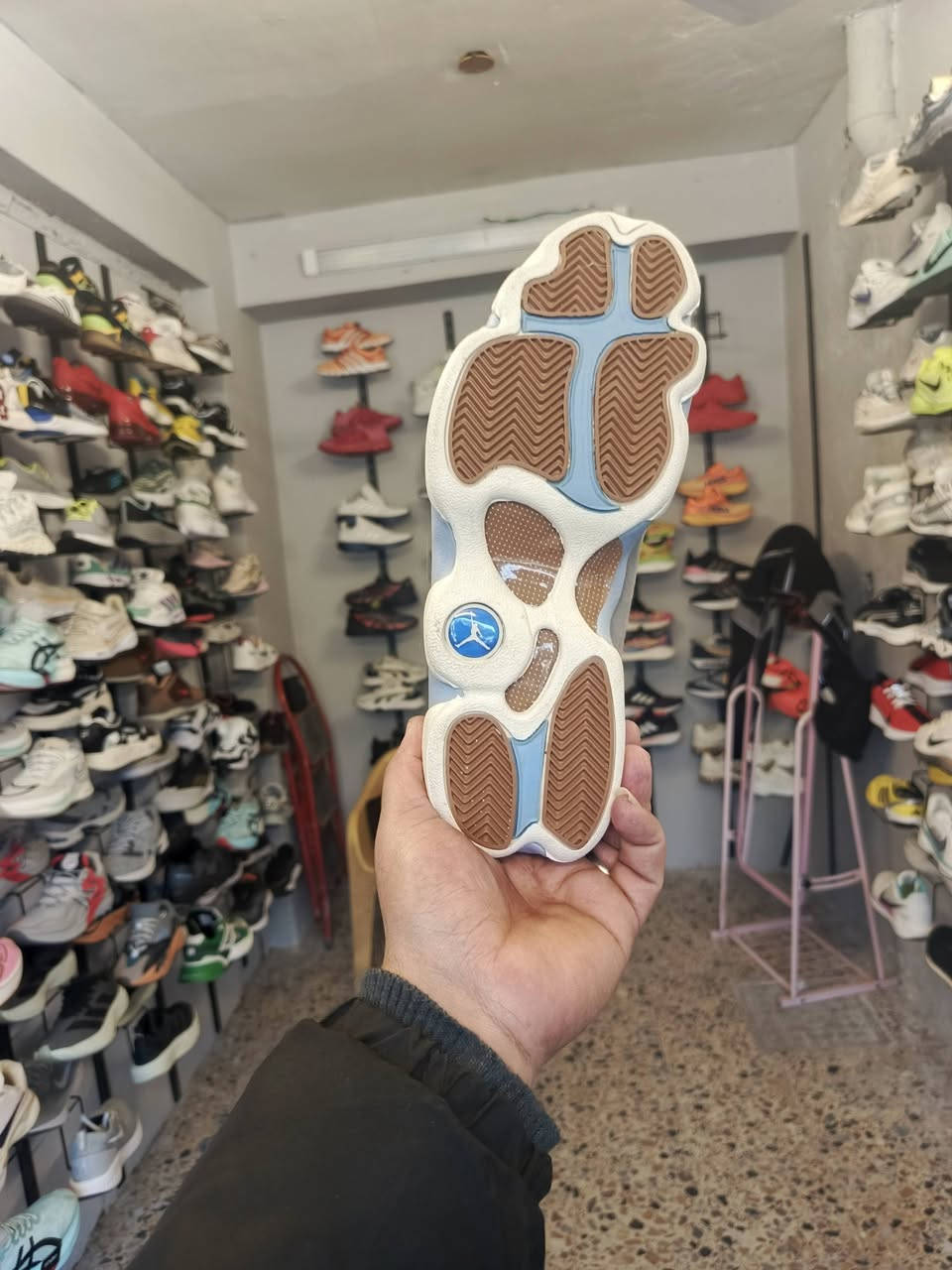 قطعه مختلفه جوردن قياس 42 
سعره 30 توصيل جميع المحافظات 
عنوان بغداد الشعله الجوادين قرب سوق الجوادين 
واتساب ***********
