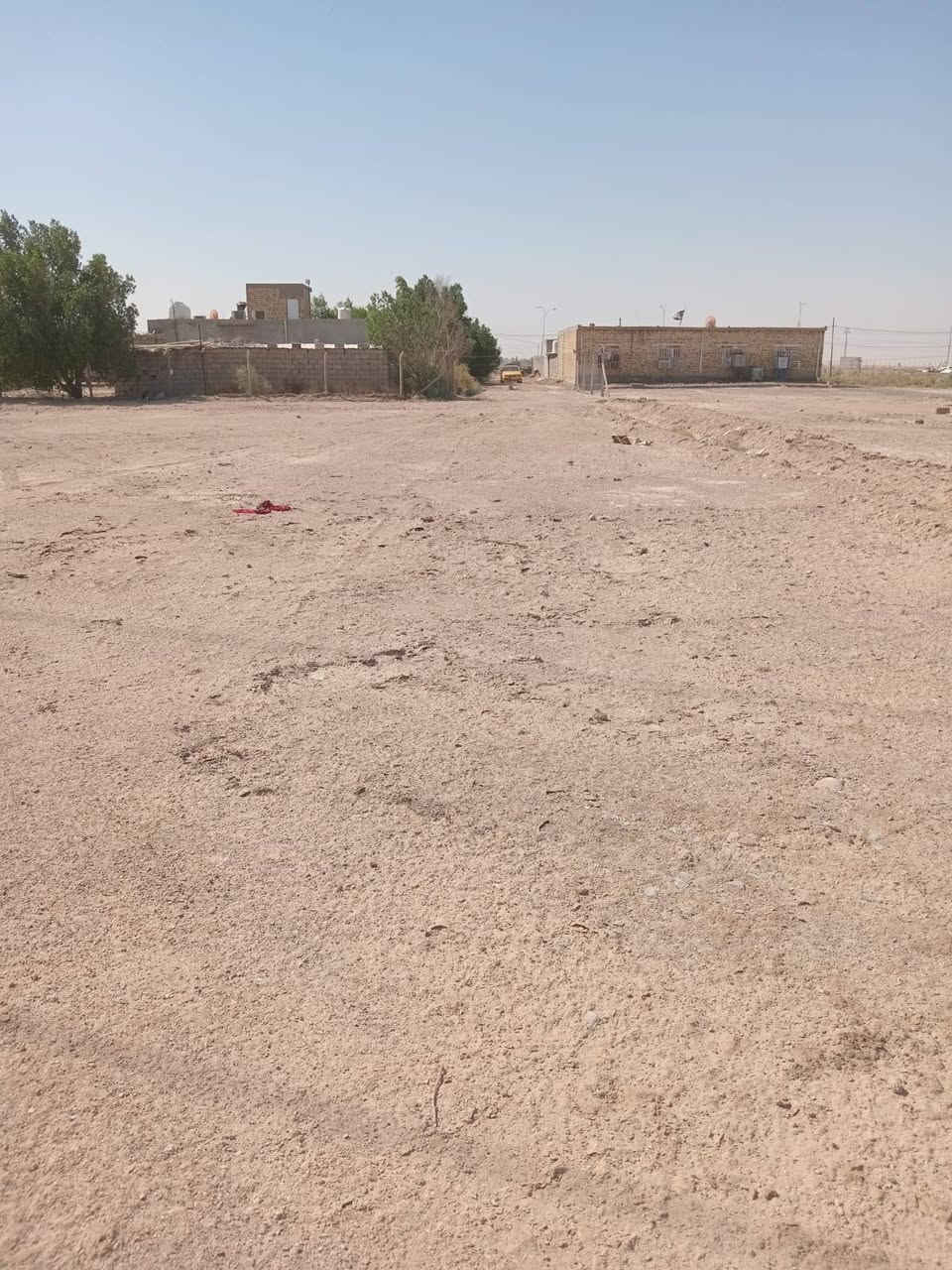 السلام عليكم .. ارض زراعيه ٢ دونم عقد ٣٥ مدفوع لمده ١٠ سنوات ماء وكهرباء بالباب نهر سقي ينتهي بيها خلف الميزان مقابيل المطور العقاري...تبعد ١٠٠ متر عن الشارع العام
 سعرها ٢٥ وبيها مجال للاستفسار ***********
