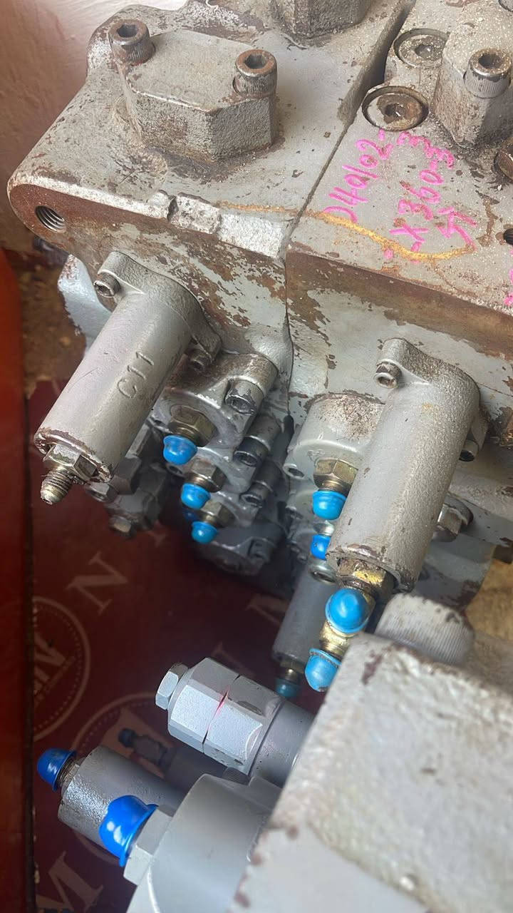 سلام عليكم يوجد دوران 350 حفارة. Z3 و كنترول 350 Z3 شرط الشغل والفحص جدد عنوان بغداد كرادة شارع 52 مجمع بغداد ***********
