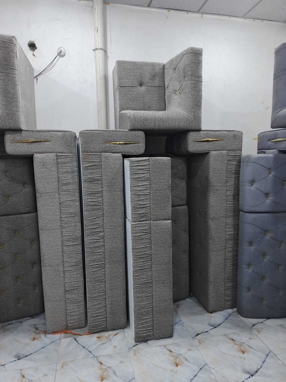 السلام عليكم زبائنا الغالين تم وصول الحاويه اليوم 

تخومه دواوين تفصال وجاهز حسب طلب 

 (نواع لوان شغل درجه اولى جديد ضمان 5 سنوات)

ديوان 7متار حرف L ٥ قطع ١٠ مقاعد مع ٤ كوشيات

تخم ٨ متار ضمان ٤ سنوات ٥ قطع ١٠ مقاعد ضخم وثكيل

العنوان الناصريه الإسكان الصناعي نزلت جامع الكبير بالبدايه 
قرب ورده منزلي
رقم الهاتف 
***********  // ***********
