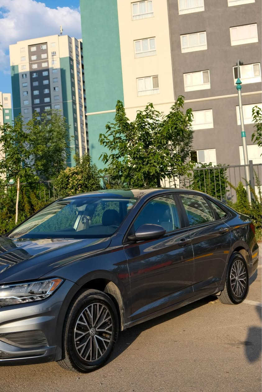 jetta 2021 SEL فوول مواسەفات 
پانۆراما

‎کوشن جڵد 
‎کوشین هیتەر
‎کوشن کارەبا 
سێ مۆدی لێخورین 
‎ئیکۆ نۆرماڵ سپۆرت 
‎ناو لید 
‎تەبرید دوو زۆن 
‎شاشە گەورە 
‎ڕاداری پیشەوە 
‎ڕاداری پشتەوه
‎کامێرا 
‎گێر تۆماتیک حادی سپۆرت 
‎زۆر مواسەفاتی تر 
سەیارەکە بەس بۆنیتی کراوە بە بیلاد بێ بۆیاخ و پەلەیە pdr هەیە ناوگرتنو شانسی نییەتی بەشەرت رادێتەریشی بلادیە بەشەرت  گێرو مەکینە بەشەرت تەقەو رەقەشی نیە .
‎ماوەی ڕۆشتنی٤٨هەزار رۆشتوە 
شوێن سلێمانی 
ژت: ***********
ژت: *********** السليمانية, العراق
