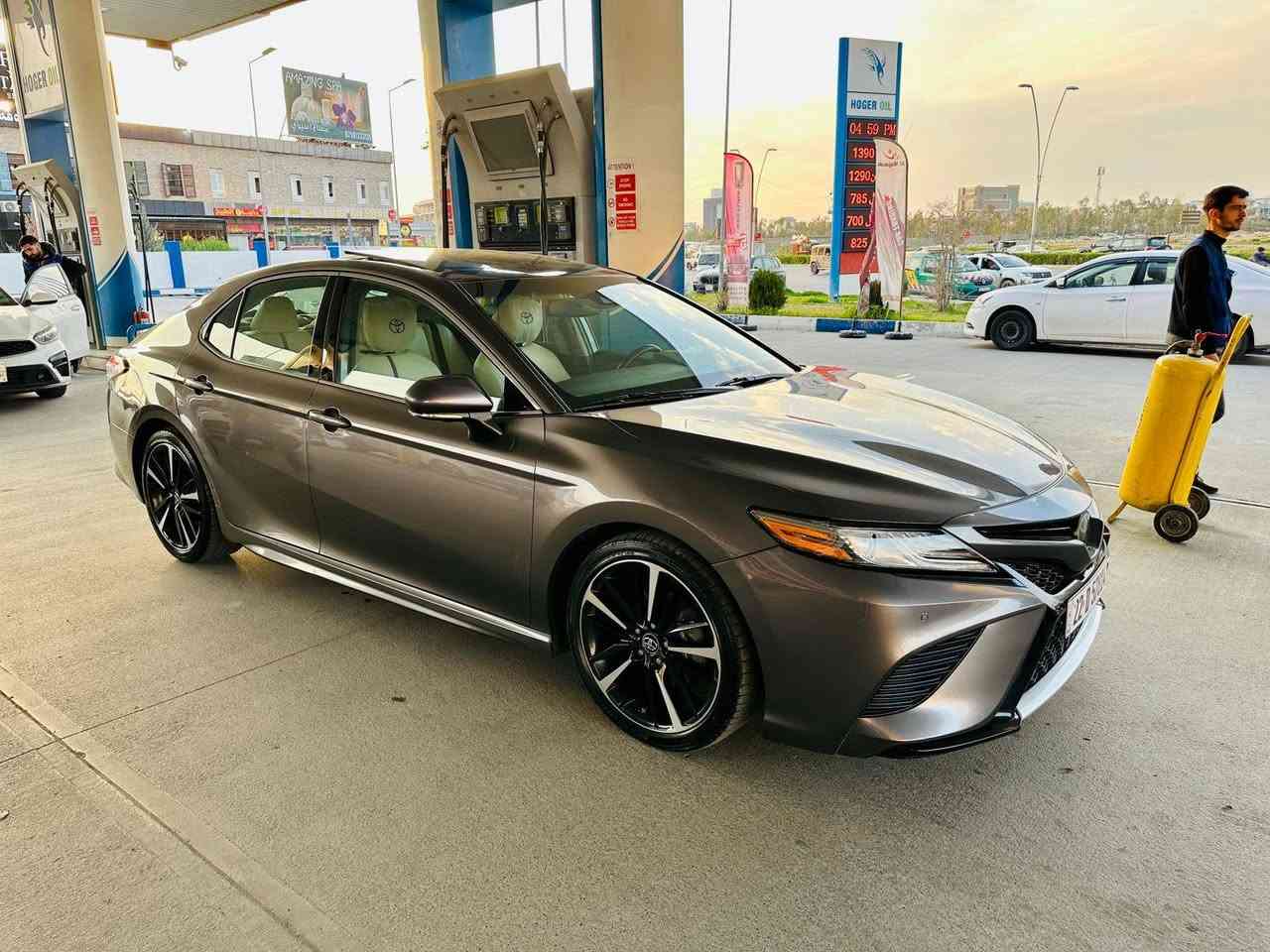 مەکینەی 3.5L V6 بە هێزی 301 هێز
• گێیەری ئۆتۆماتیکی 8 پلە
• شاسی XSE و دیزاینی وەرزشی
• ویل 19 ئینچ
• گێڕی سەر سوکان Paddle Shift
• کۆرسی پێشەوە کارەبایی و گەرمکەرەوە
• ناو جلد
• شاشەی ناوەندی 8 ئینچ
• Apple CarPlay و Android Auto
• سیستەمی دەنگی JBL
• Smart Key و Push Start
• Dual Zone Climate Control
• Sunroof
• ٥ کامێرا و کامێرای دواوە
• Blind Spot Monitoring
• Rear Cross Traffic Alert
• Adaptive Cruise Control
• Lane Departure Alert
• Pre-Collision System
• لایت پێشەوە و دواوە LED
سەیرەکە کلینە و تەنانەت دەعامیکانیشی بە شەرتە
63 هەزار میل ڕۆیشتووە

بۆ کڕین پەیوەندی بەو ژمارەیەوە بکە 
*********** أربيل, العراق
