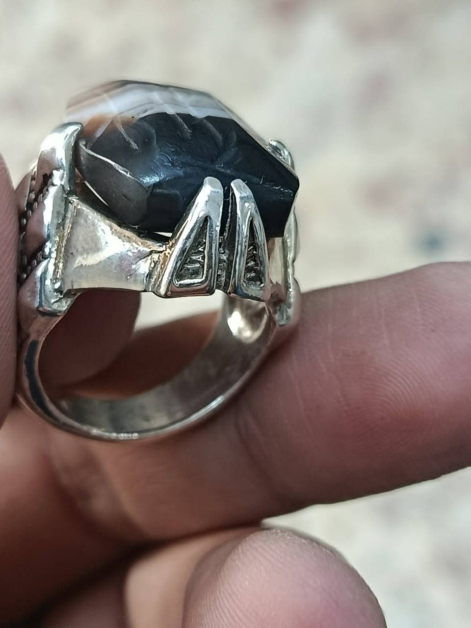 جزعه يمانيه قديمه  صياغه جديده
حجره خشنه مخطوطه 

صياغه يدويه  ثقيله 

قياس الخاتم   24 
السعر 150 سعر ثابت وبخدمتكم

***********

 بغداد /الامين الثانيه
