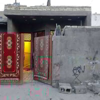 بيت للبيع 100 متر بناء جديد الواجهه 5 والنزال 20 طابق واحد وبيتونه فوك...