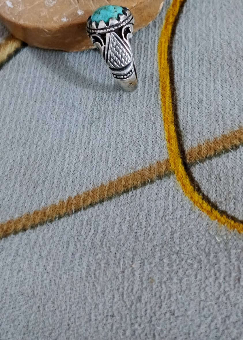 السلام عليكم متاح محبس فضه صياغه يدويه خرزه فيروزيه قديمه بيها عرجها اصليه قيم وخض بل يرضه الله مكاني بغداد بنهاية حي اور رقمي واتساب راسل ***********
