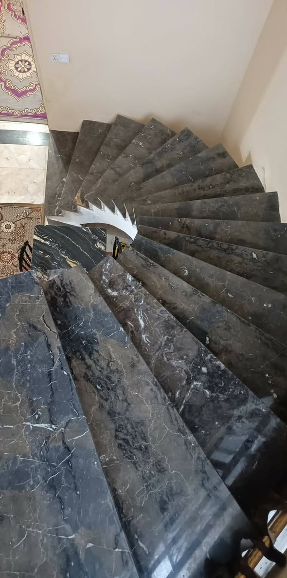 دار للبيع مساحه 150م شارع الوسط قرب حسينية ابا صالح السعر 185بي مجال قليل ***********
