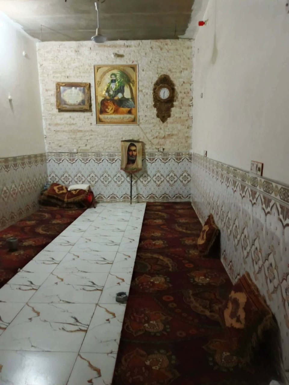 ديوانيه لحمزه الشرقي
قريب على شارع العام كلش 
البيت مساحته 180 م
تفاصيل 
غرفتين وصاله ومطبخ وبرانيي وحوش وصحيات
                  $$$عندك غراض دزلي انشرهم$$$


**إذا كنت صاحب هذا الإعلان وتريد حذفه لأي سبب، رجاءا أرسل رسالة إلى الدعم الفني**